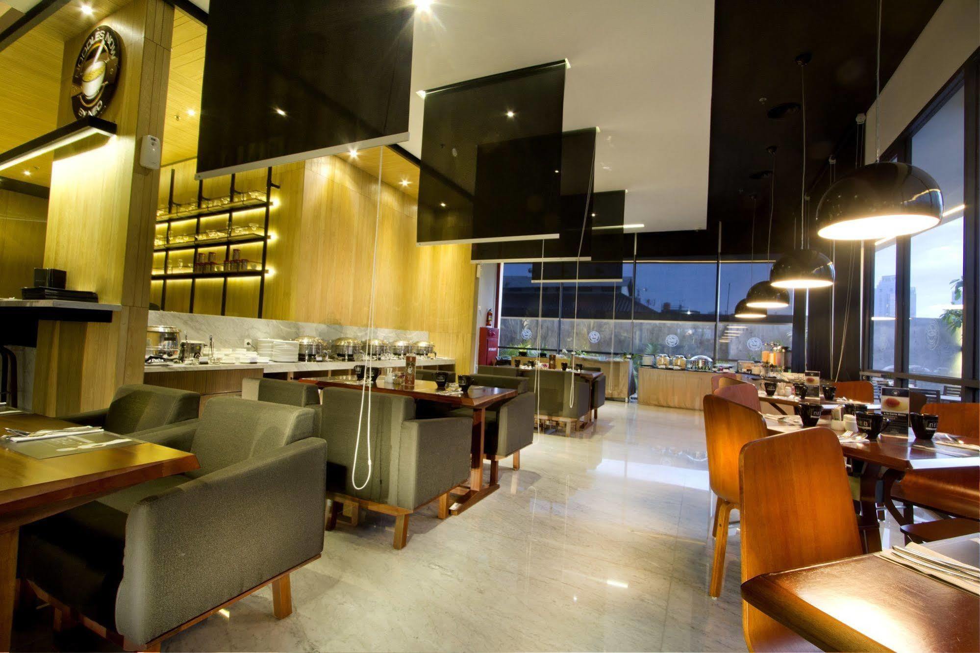 Neo Hotel Tendean Jakarta By Aston Jacarta Exterior foto
